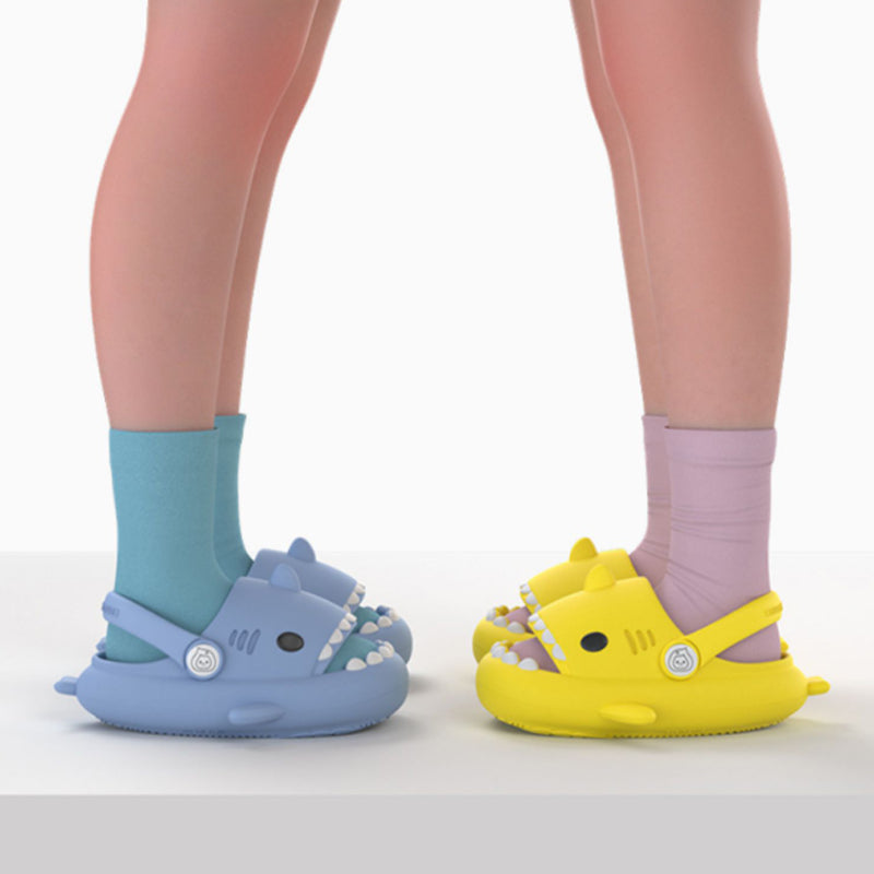 Fluffy Feet® Kids Sharkslides mit Riemen